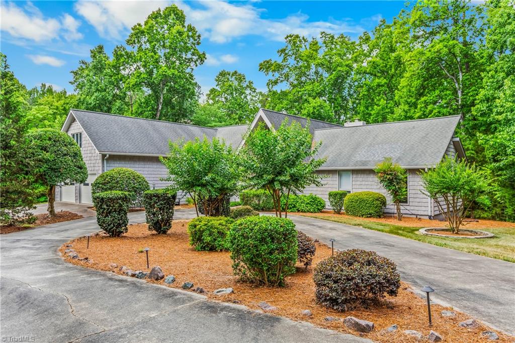4200 Clinard Road Clemmons, NC 27012 - Photo 2 of 49 Front of the house with circular drive