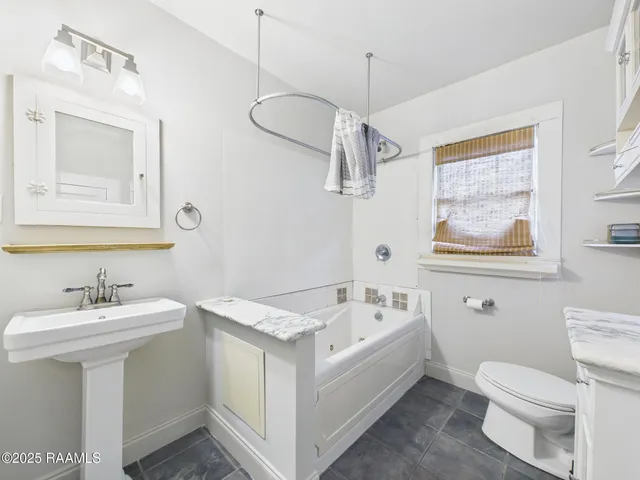 $1,400 | 408 Harding Street, Lafayette, LA 70501