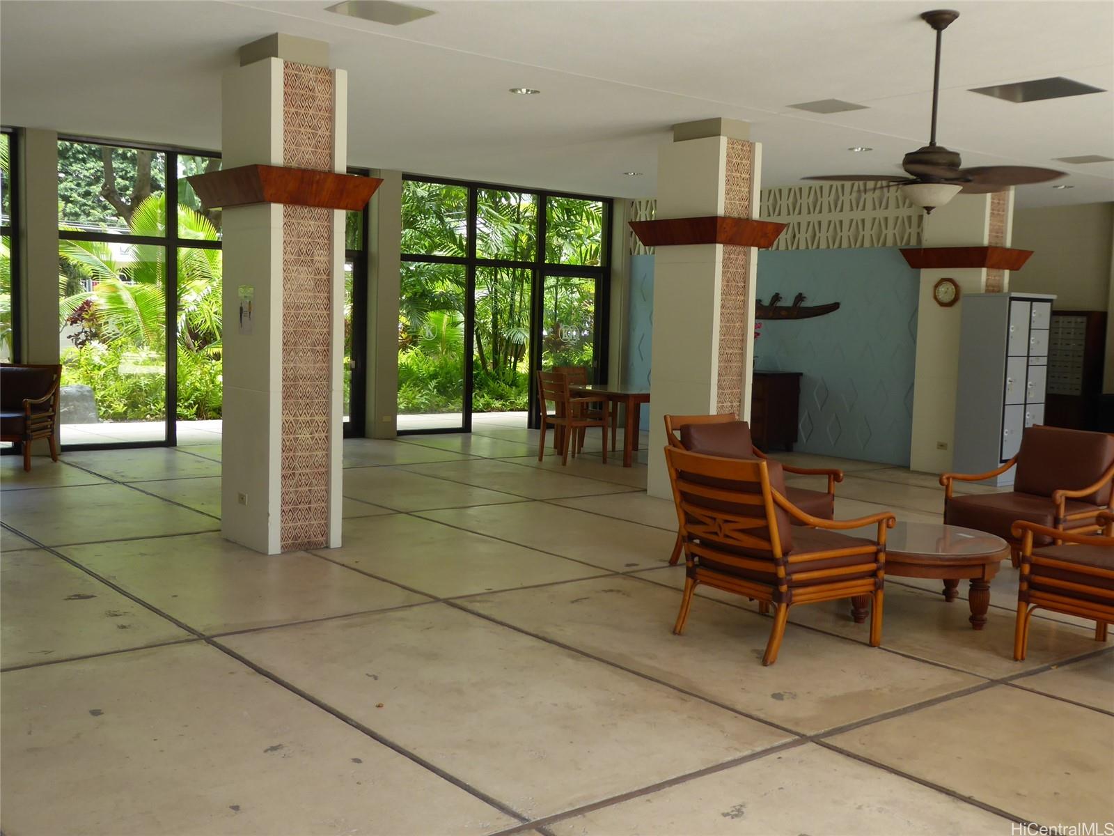 425 Ena Road, Unit 403B Honolulu, HI 96815 - Photo 16 of 17 Open air lounge area