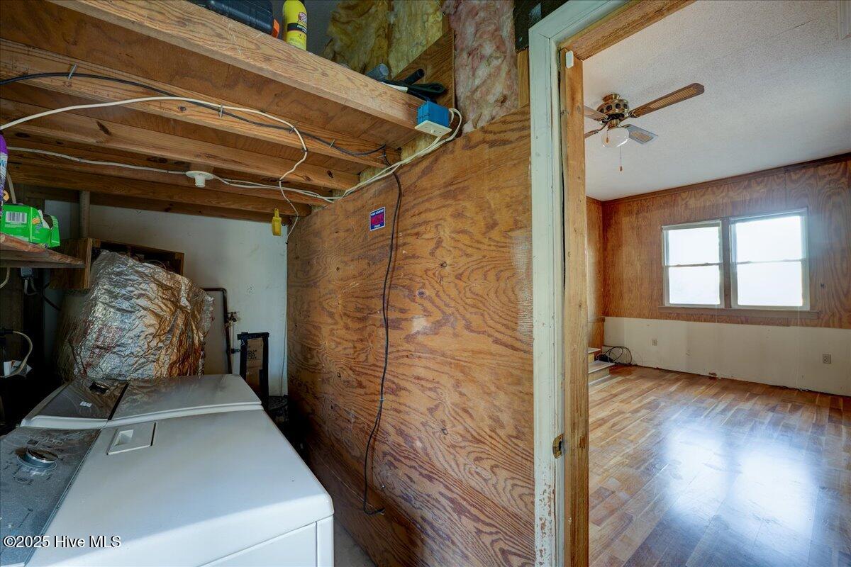 707 Clermont Road New Bern, NC 28560 - Photo 29 of 34 Laundry area