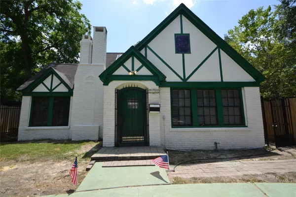 $3,500 | 2135 Bissonnet Street, Houston, TX 77005