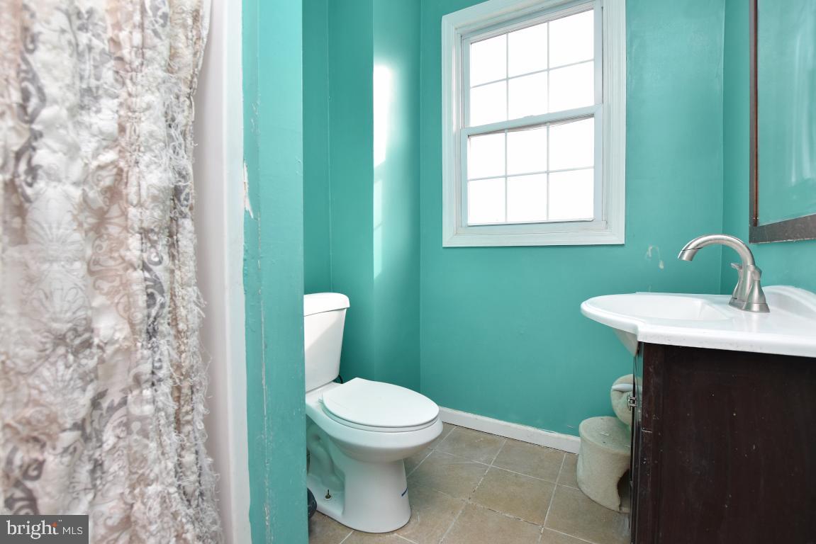 224 East Washington Street Riverside, NJ 08075 - Photo 20 of 30 Upstairs Bath