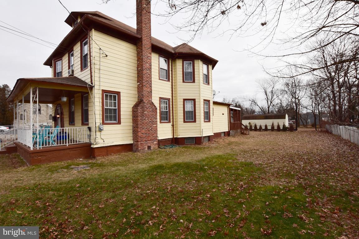 224 East Washington Street Riverside, NJ 08075 - Photo 26 of 30 Right side view with large side yard