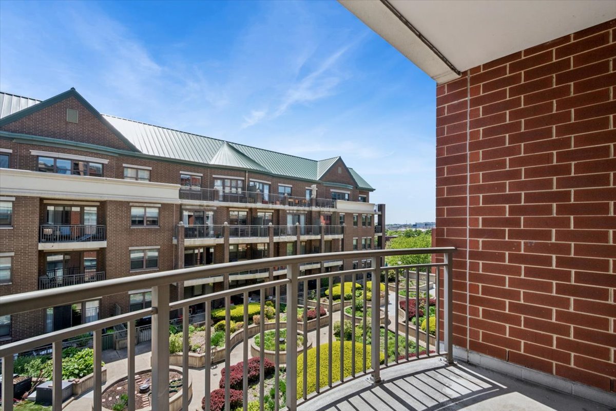 1133 South State Street, Unit 604 Chicago, IL 60605 - Photo 14 of 21