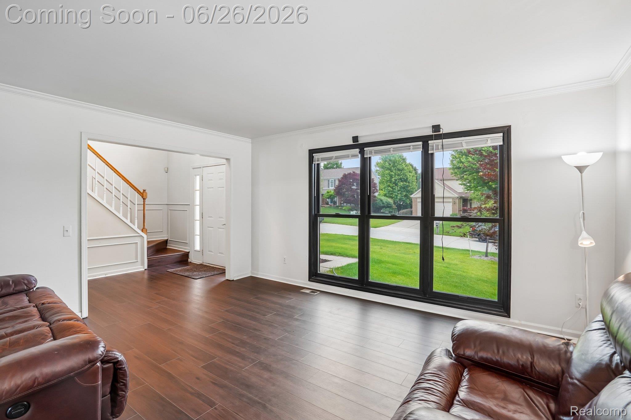 1687 Grandview Drive Rochester, MI 48306 - Photo 18 of 45 Living room looking towards foyer