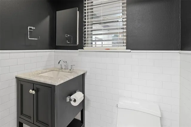 a view of a workspace with furniture