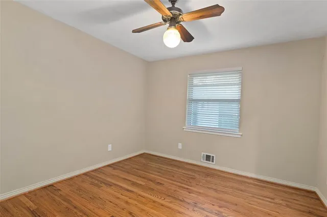 a view of back yard of the house