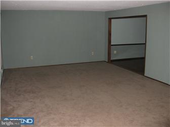 107 Peter Rafferty Drive Hamilton, NJ 08690 - Photo 3 of 6