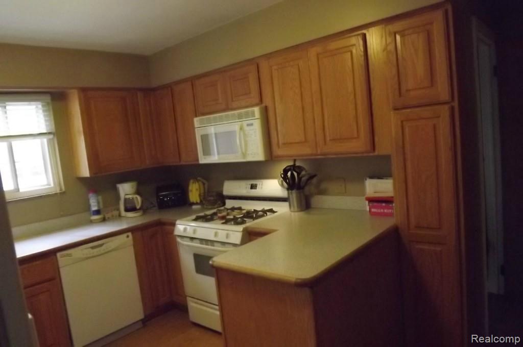 8994 Lake Road Grosse Ile, MI 48138 - Photo 9 of 31 Gallery Image 9