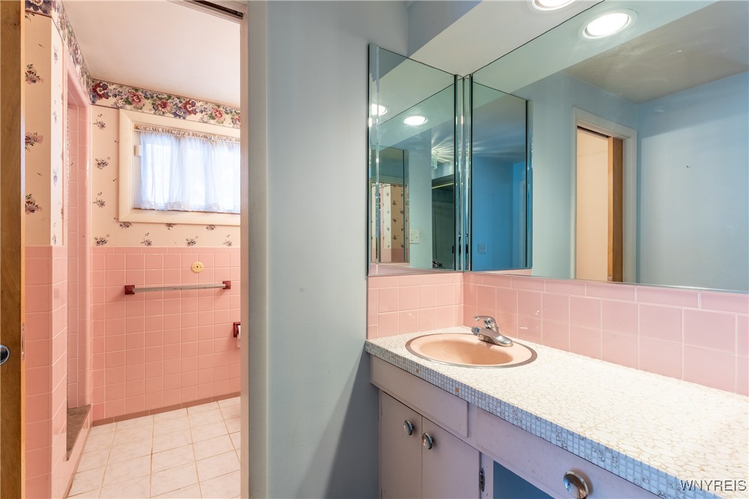 155 North Union Road Amherst, NY 14221 - Photo 27 of 42 Divided Full Bath