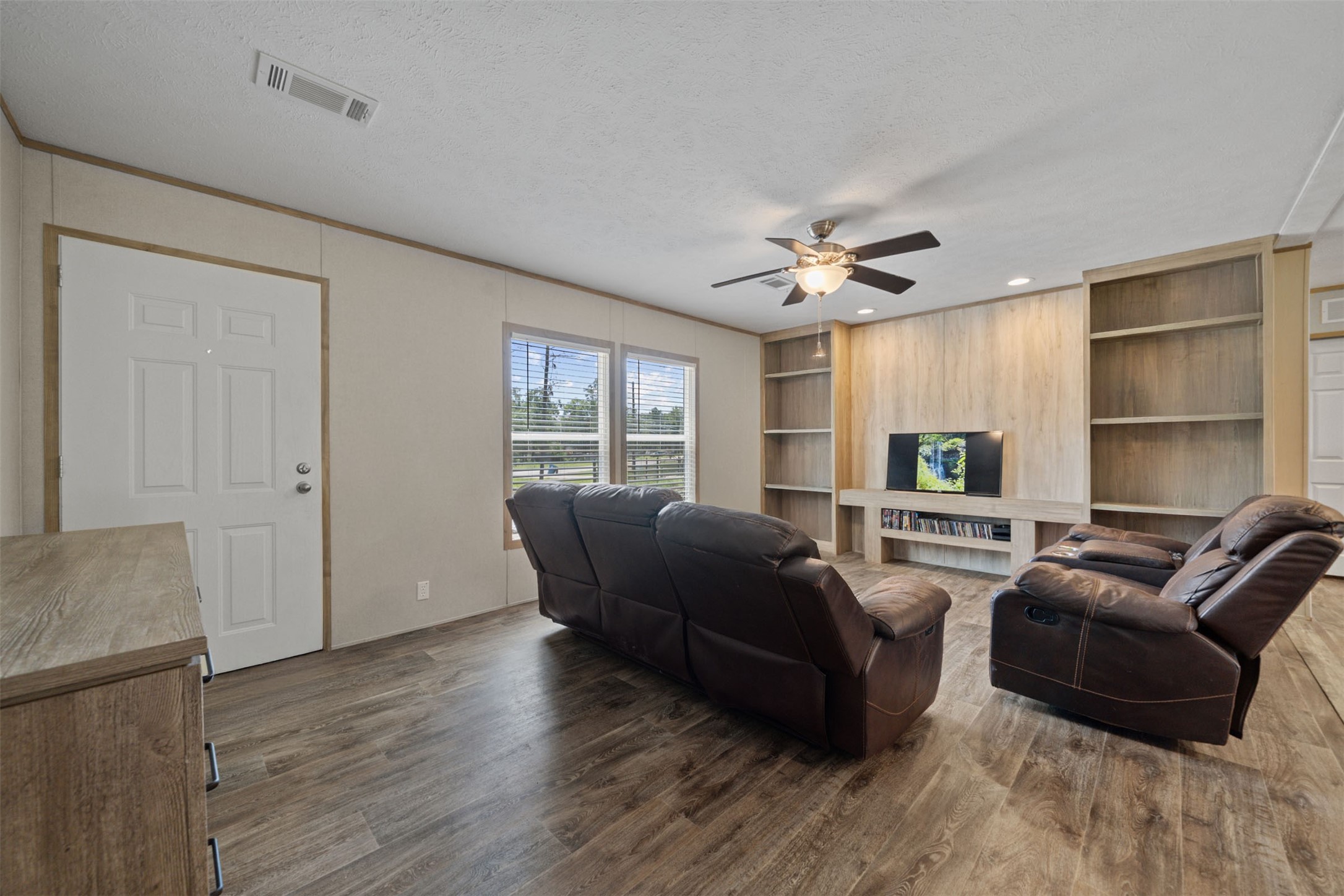 404 County Road 3295 Cleveland, TX 77327 - Photo 7 of 45