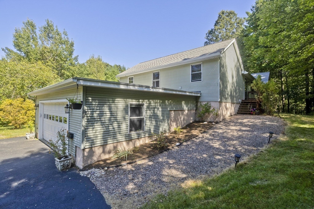 267 Southampton Road Holyoke, MA 01040 - Photo 11 of 42
