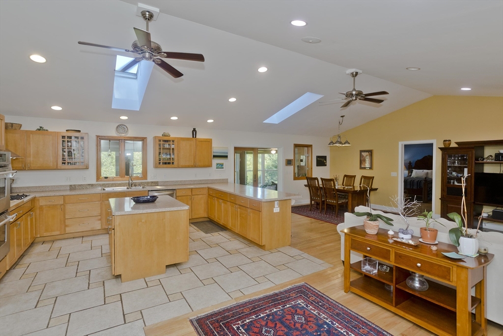 267 Southampton Road Holyoke, MA 01040 - Photo 13 of 42