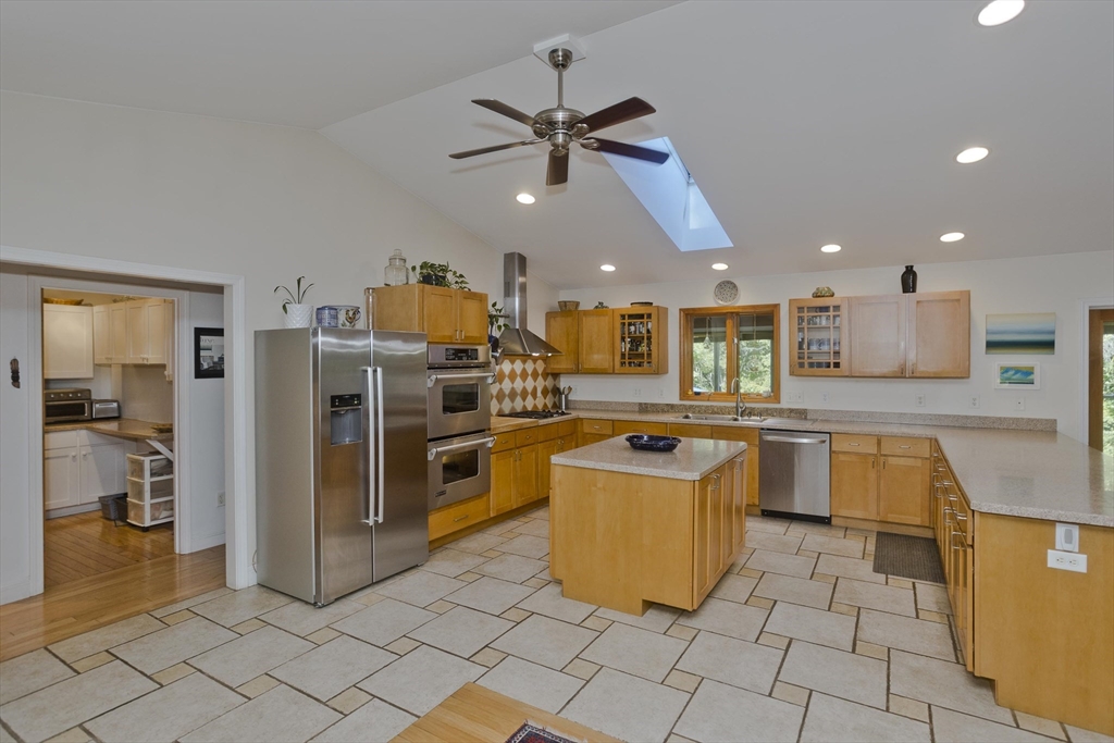 267 Southampton Road Holyoke, MA 01040 - Photo 14 of 42