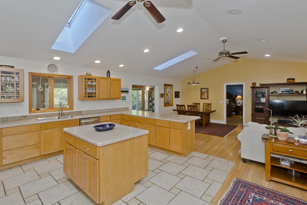 267 Southampton Road Holyoke, MA 01040 - Photo 15 of 42