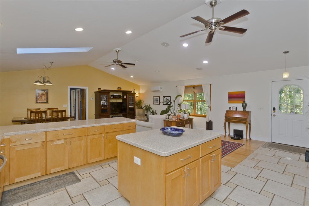 267 Southampton Road Holyoke, MA 01040 - Photo 18 of 42