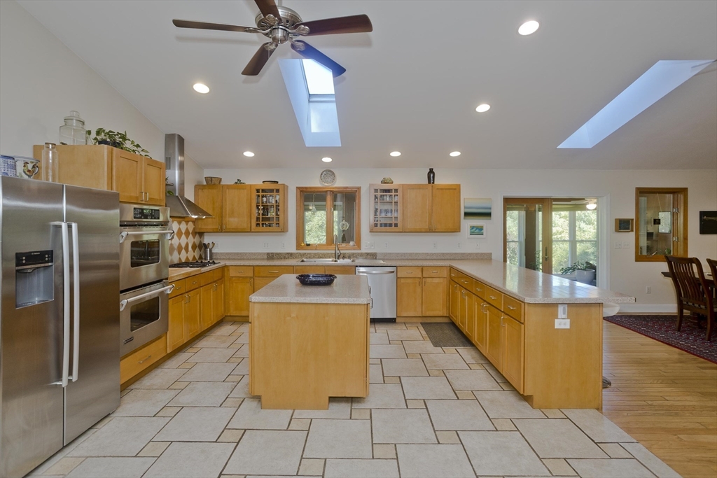 267 Southampton Road Holyoke, MA 01040 - Photo 19 of 42