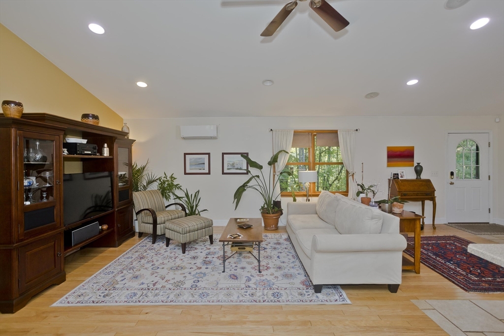 267 Southampton Road Holyoke, MA 01040 - Photo 25 of 42