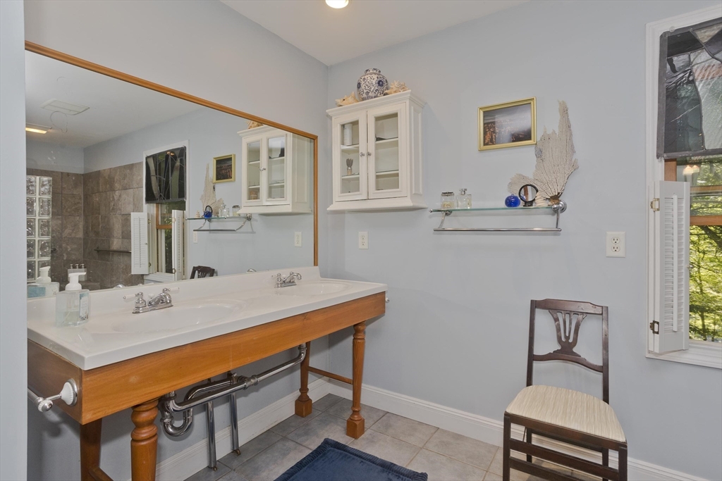 267 Southampton Road Holyoke, MA 01040 - Photo 29 of 42