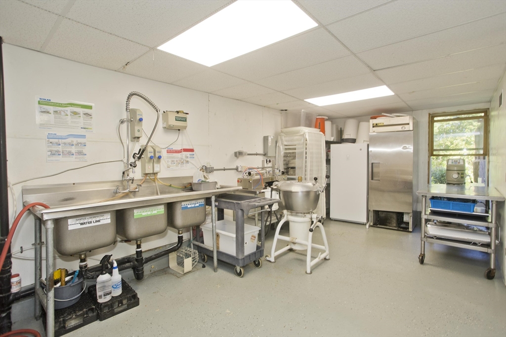 267 Southampton Road Holyoke, MA 01040 - Photo 42 of 42