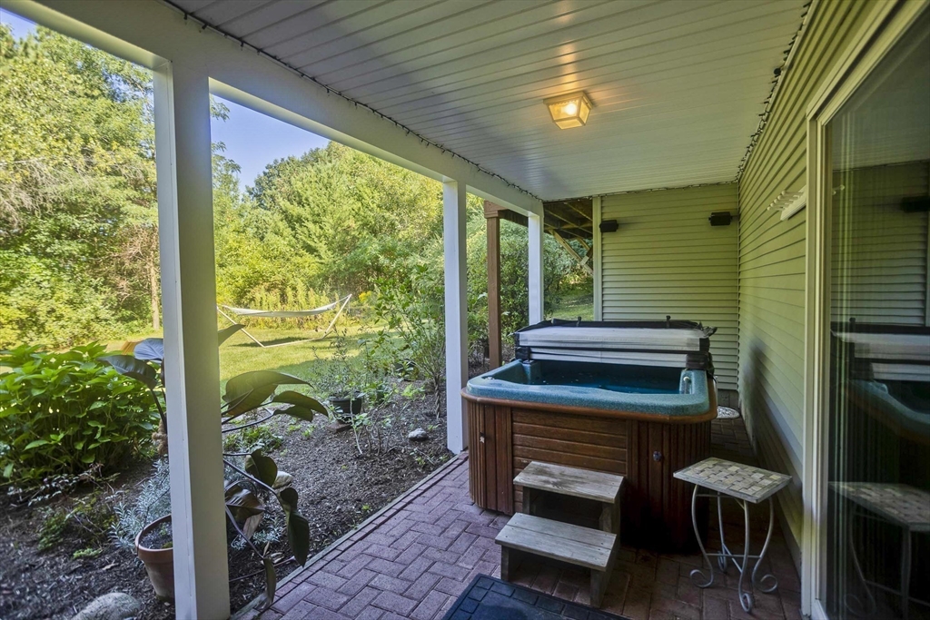 267 Southampton Road Holyoke, MA 01040 - Photo 10 of 42