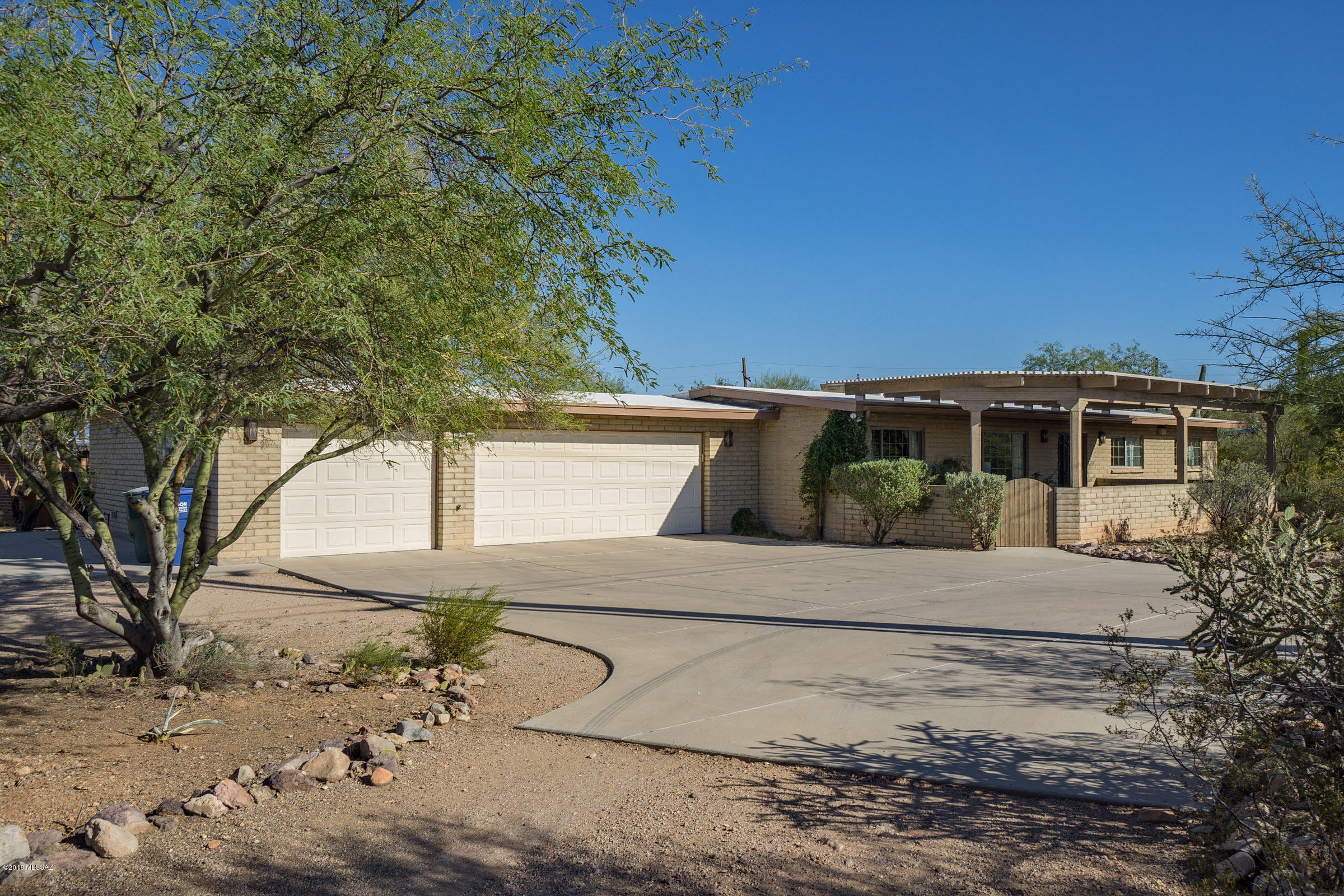 2700 North Shannon Road Tucson, AZ 85745 - Photo 2 of 33 Gallery Image 2