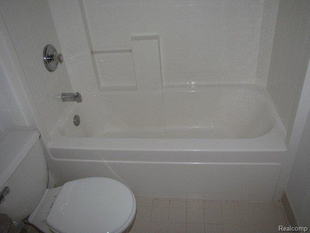 20336 Rodeo Court, Unit 92 Southfield, MI 48075 - Photo 3 of 6 IMG_6811
