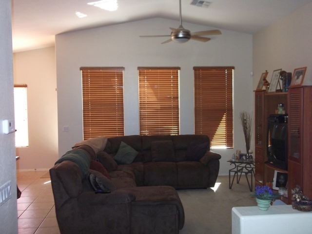 2321 West Carter Road Phoenix, AZ 85041 - Photo 6 of 9 Family Room
