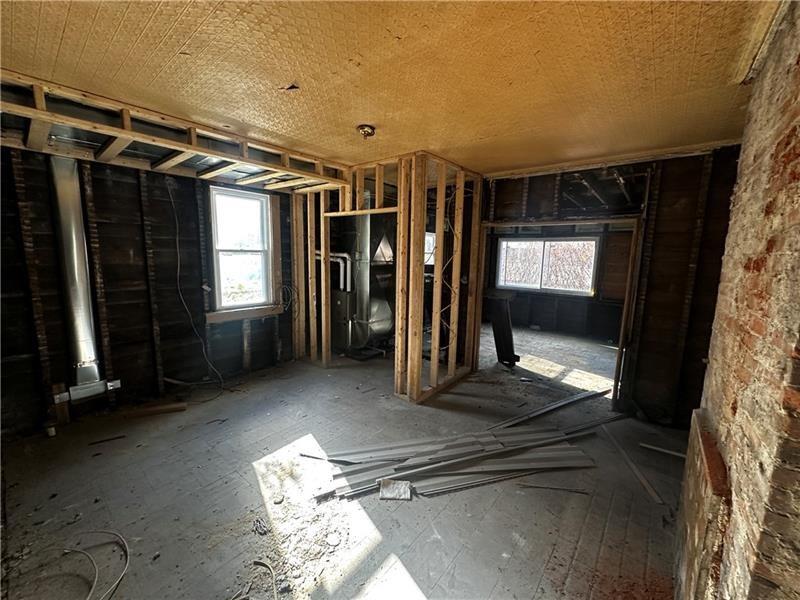 357 Baldwin Road Pittsburgh, PA 15207 - Photo 7 of 25 a view of entryway with a hallway