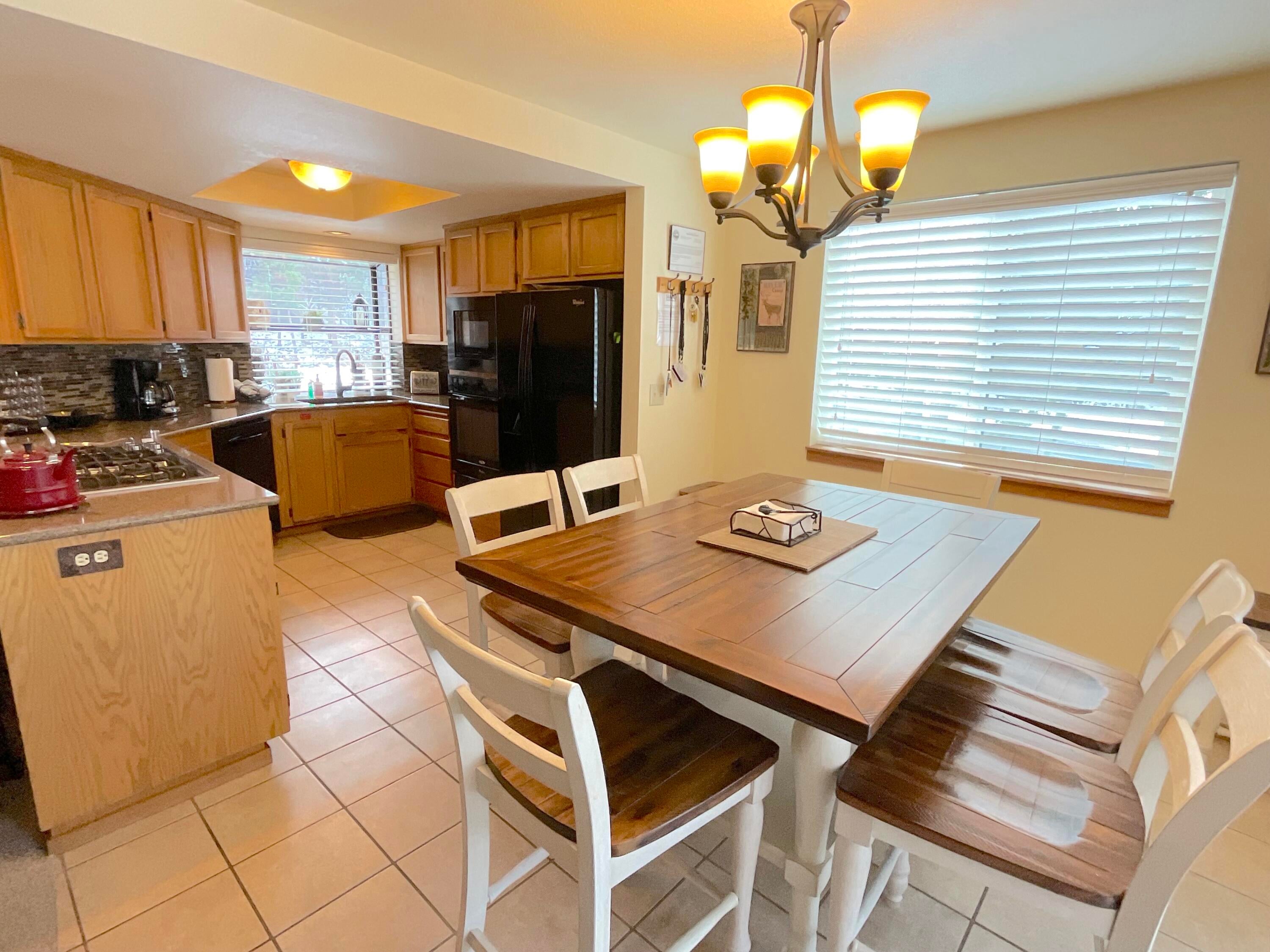 17854 West Core Road Sunriver, OR 97707 - Photo 5 of 26 Dining Area
