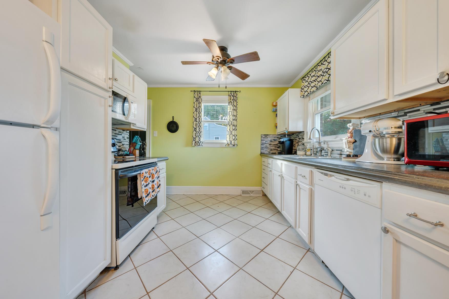 1130 Victory Road Southeast Roanoke, VA 24014 - Photo 5 of 22 5