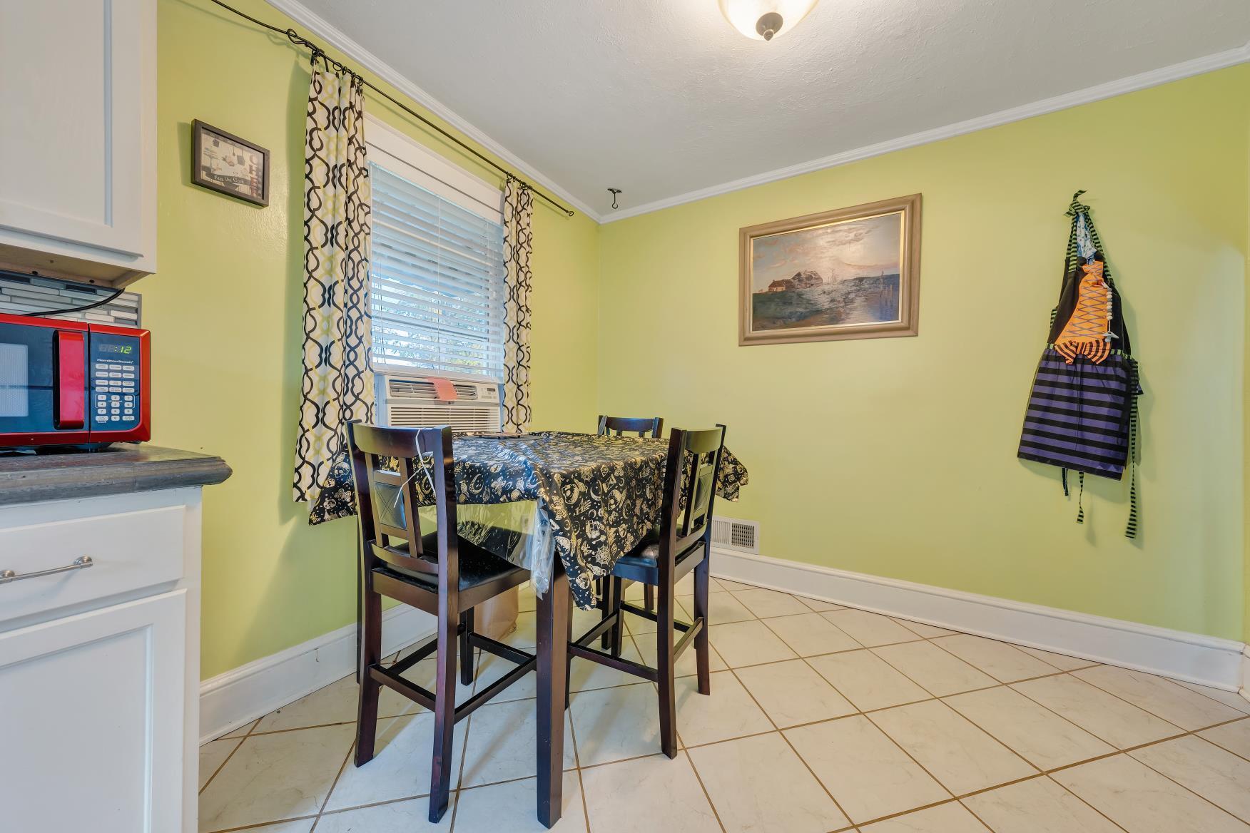 1130 Victory Road Southeast Roanoke, VA 24014 - Photo 6 of 22 6