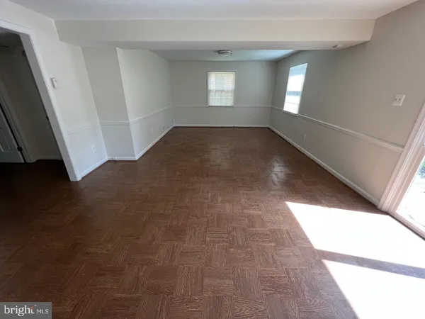 a view of empty room with window