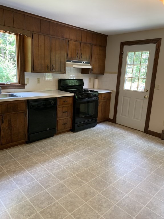 409 North Avenue Rochester, MA 02770 - Photo 2 of 8