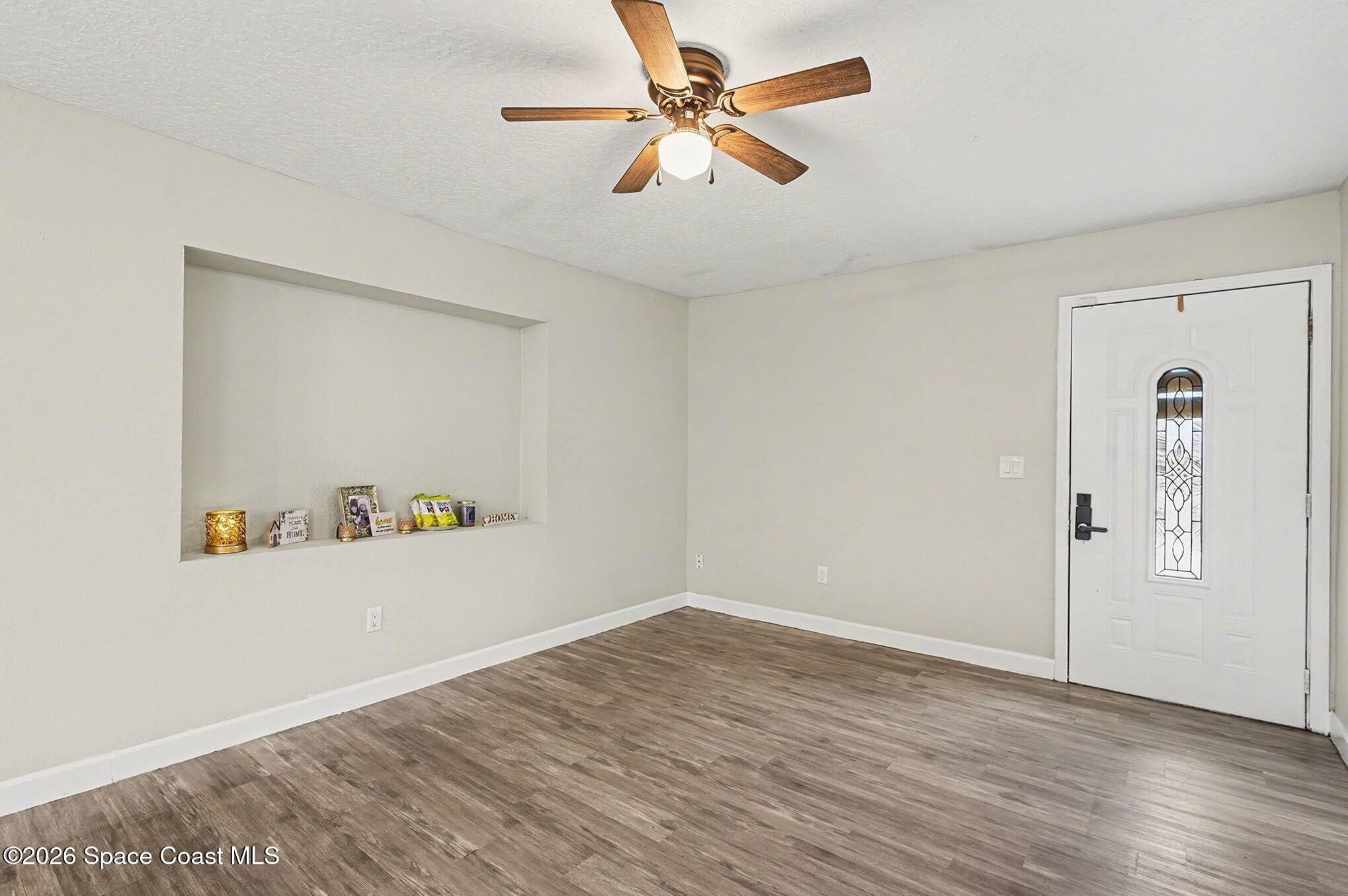 905 Poplar Lane Melbourne, FL 32901 - Photo 17 of 30 Built in Shelf - Front Door