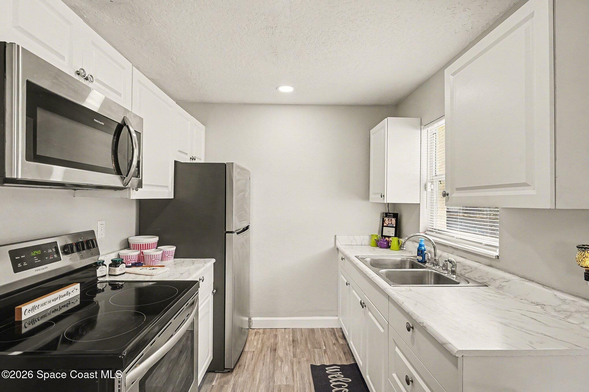 905 Poplar Lane Melbourne, FL 32901 - Photo 26 of 30 Kitchen