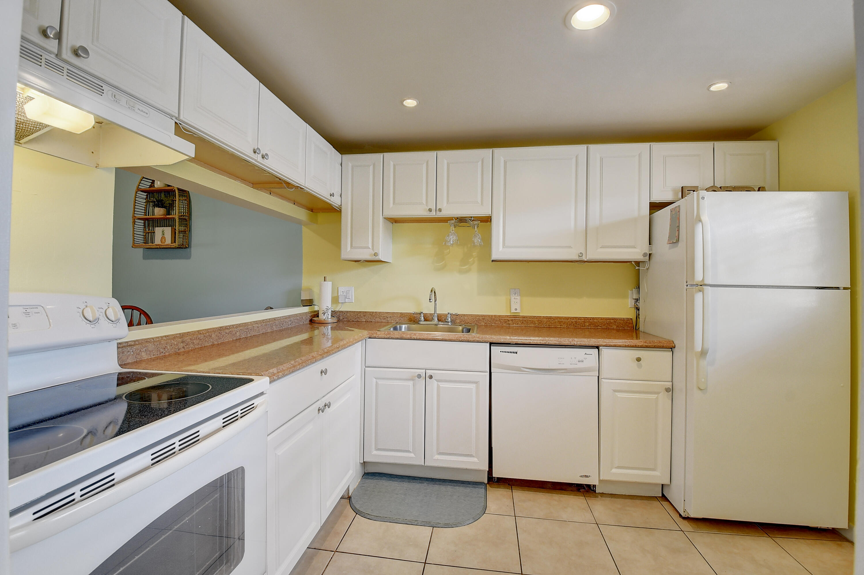 2901 Fiore Way, Unit 105 Delray Beach, FL 33445 - Photo 9 of 32 DSC_0716_17_18_19_20