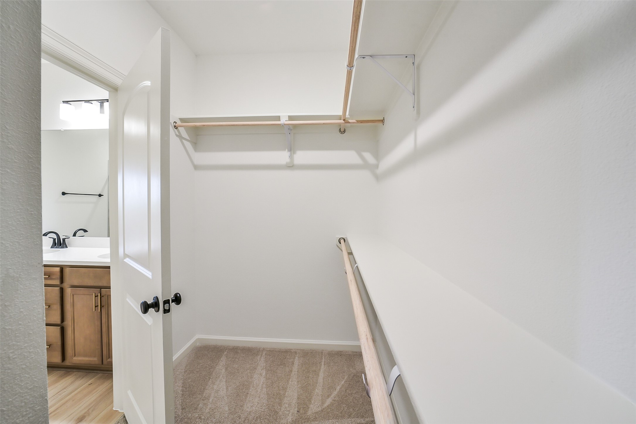 40708 Pessi Road Magnolia, TX 77354 - Photo 20 of 30 a view of a hallway with closet