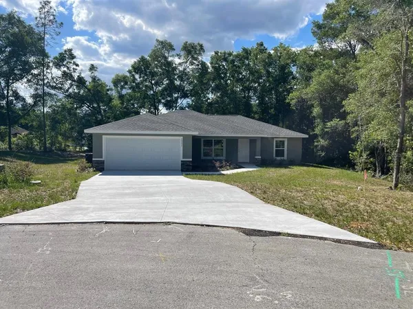 $2,300 | 19231 Southwest 97th Street, Dunnellon, FL 34432