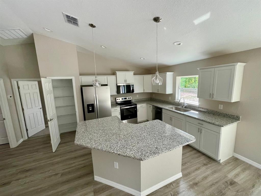 19231 Southwest 97th Street Dunnellon, FL 34432 - Photo 3 of 41