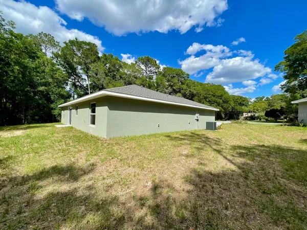 $2,300 | 19231 Southwest 97th Street, Dunnellon, FL 34432