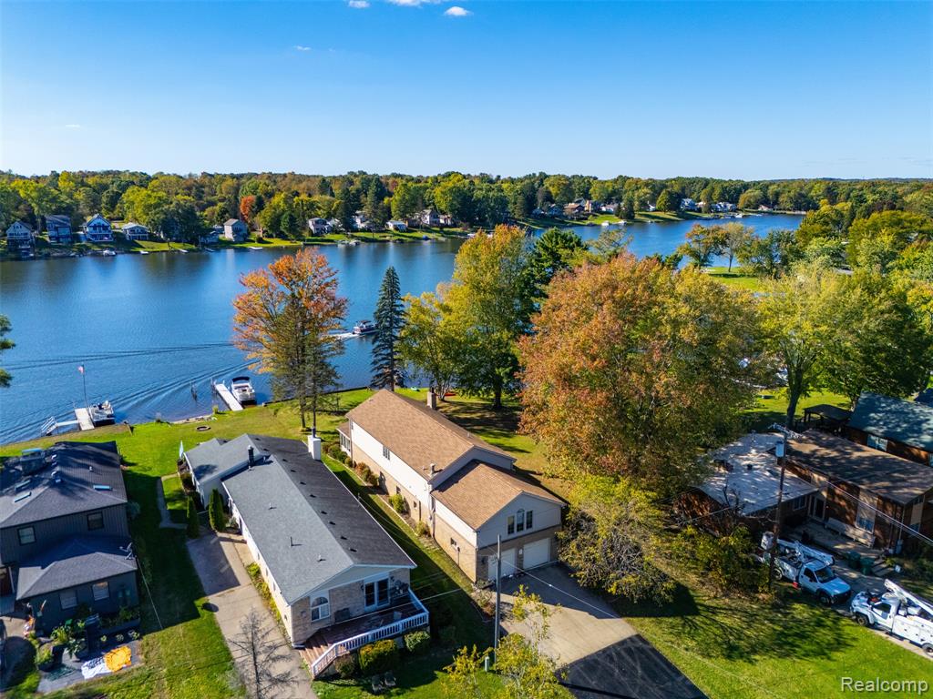6125 Mabley Hill Road Fenton, MI 48430 - Photo 1 of 29