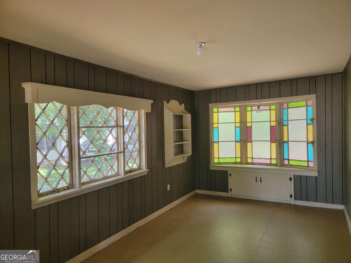 346 South Oliver Street Elberton, GA 30635 - Photo 16 of 52 a view of an empty room with a window