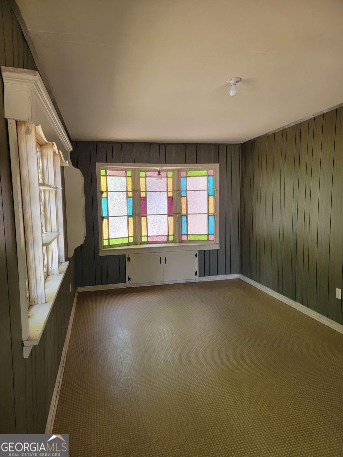 346 South Oliver Street Elberton, GA 30635 - Photo 17 of 52 an empty room with windows