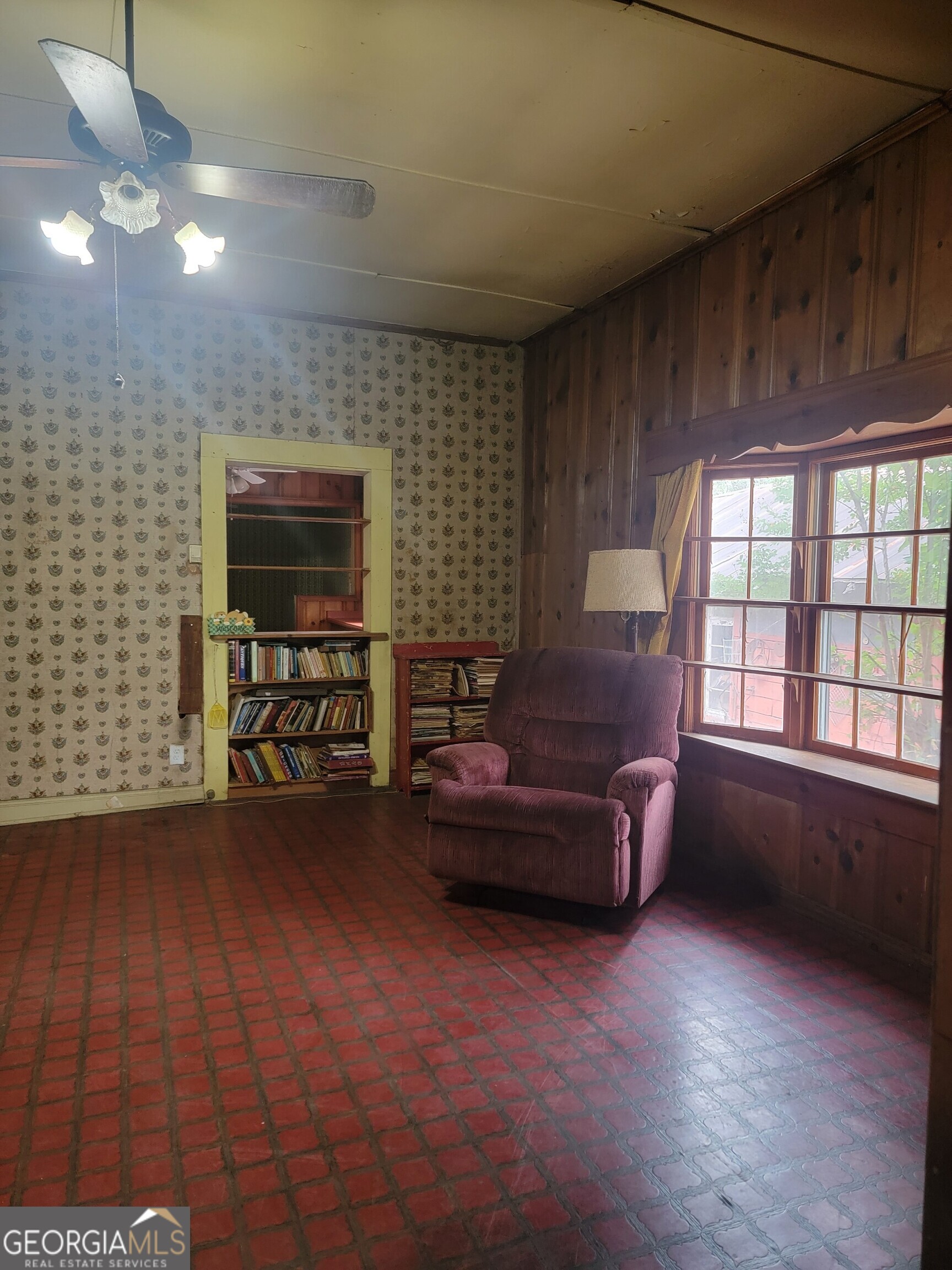 346 South Oliver Street Elberton, GA 30635 - Photo 20 of 52 a living room with furniture and a flat screen tv