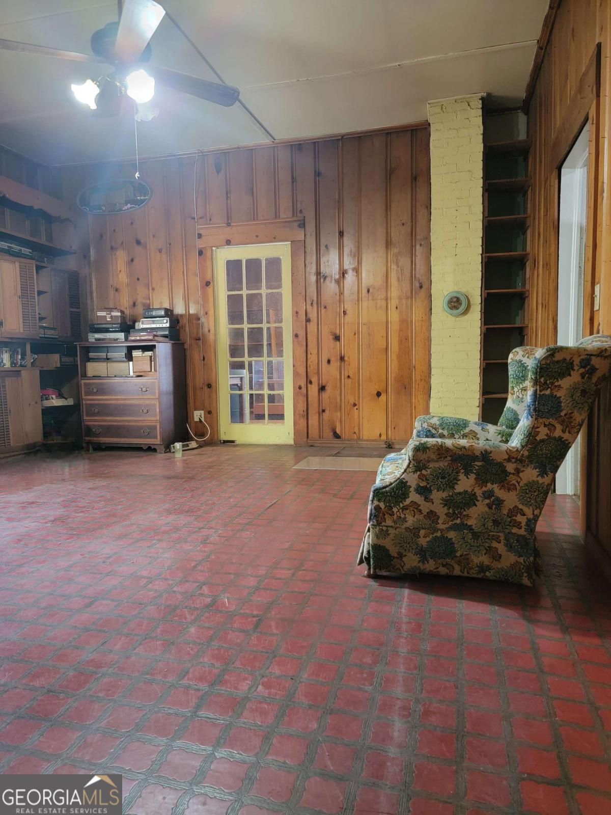 346 South Oliver Street Elberton, GA 30635 - Photo 21 of 52 a living room with furniture and a large window