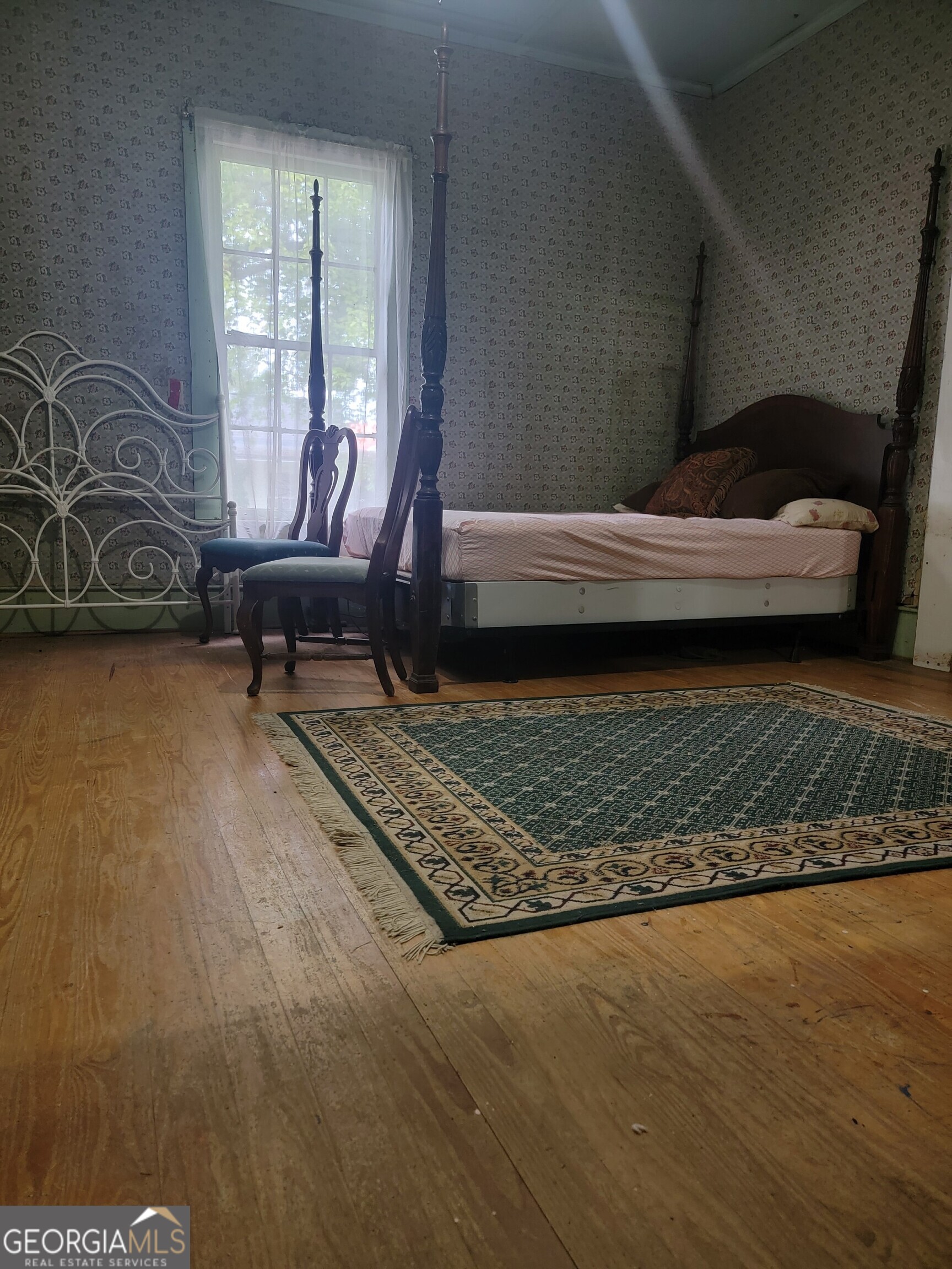 346 South Oliver Street Elberton, GA 30635 - Photo 26 of 52 a living room with furniture