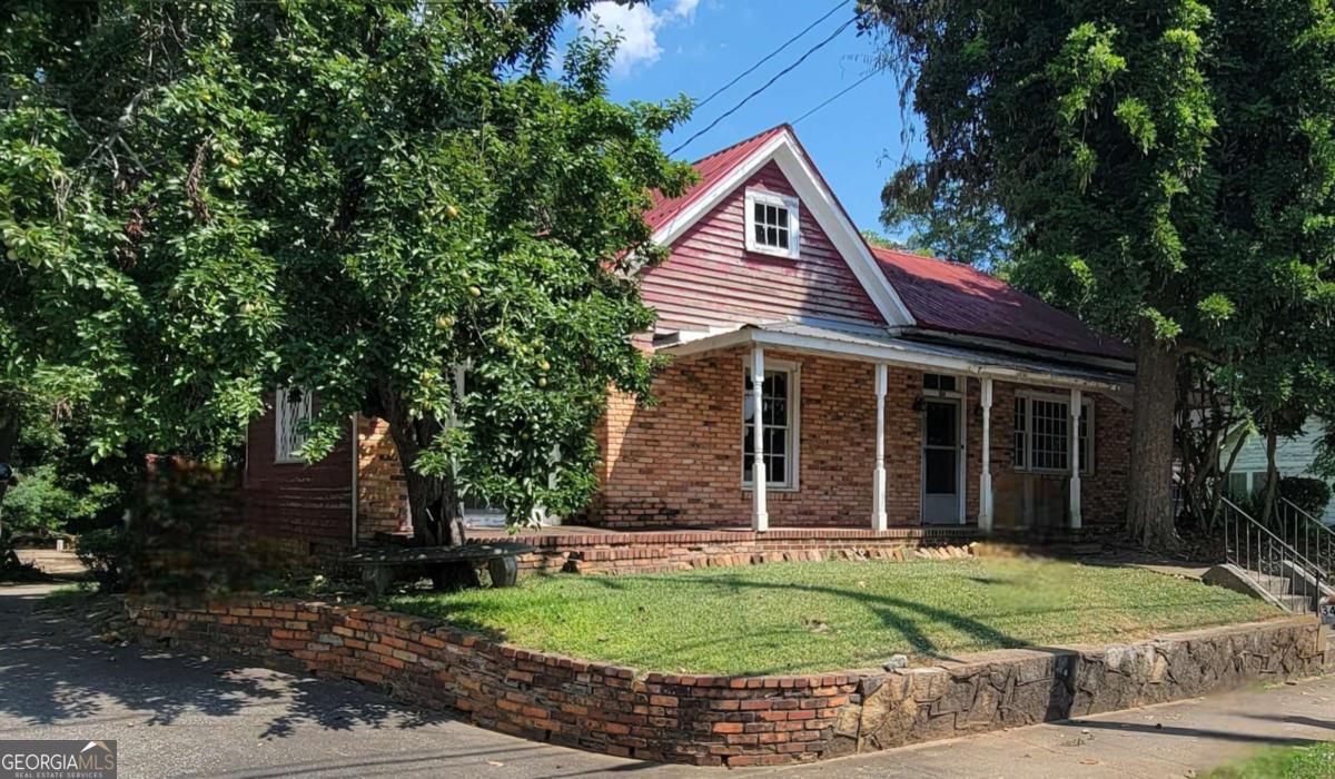 346 South Oliver Street Elberton, GA 30635 - Photo 3 of 52 front view of a house with a yard