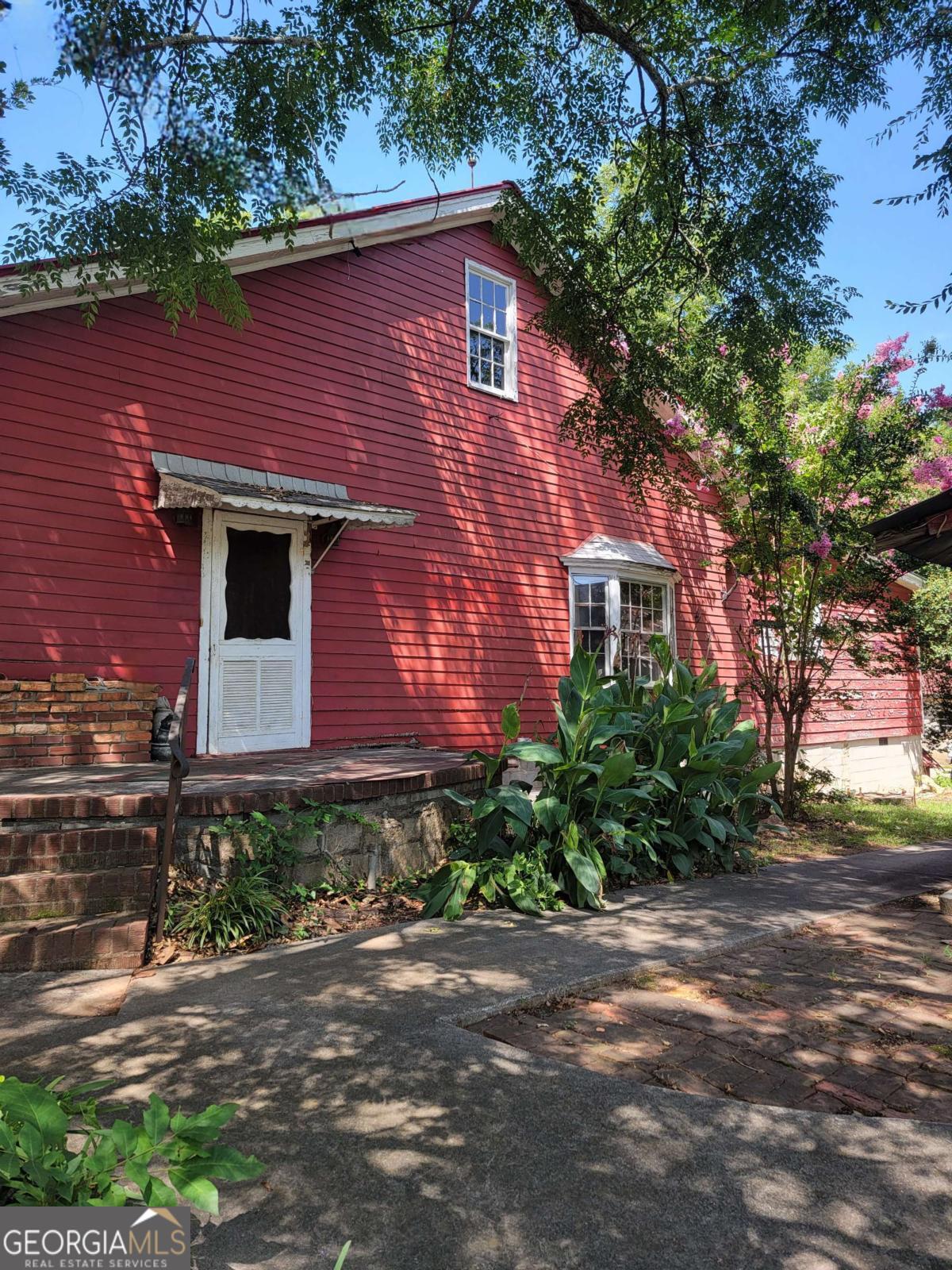 346 South Oliver Street Elberton, GA 30635 - Photo 46 of 52 a front view of a house with garden