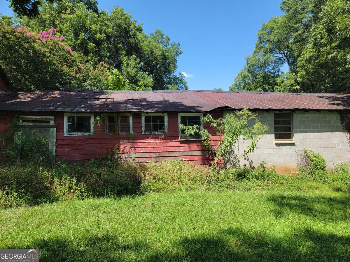 346 South Oliver Street Elberton, GA 30635 - Photo 48 of 52 a front view of a house with a garden